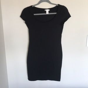 ☀️H&M Black tight shirt dress